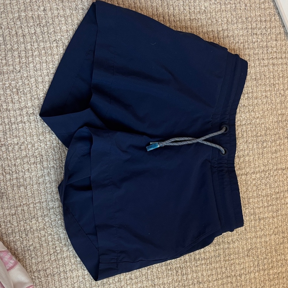Girls Athleta navy shorts in amazing condition